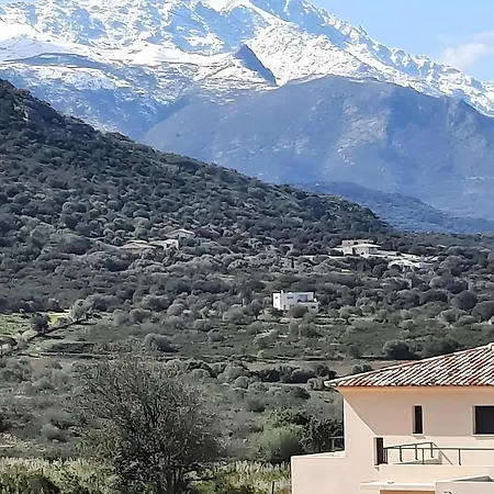 D'hotes Piscine Ile Rousse Bed & Breakfast 3*